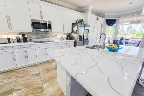 Villa ou maison à vendre à Coral Springs, Floride: 6 chambres, 304.72 m2 № 1942352 - photo 8