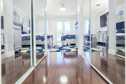 Villa ou maison à vendre à Coral Springs, Floride: 6 chambres, 304.72 m2 № 1942352 - photo 22