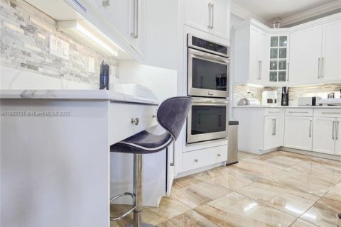 Villa ou maison à vendre à Coral Springs, Floride: 6 chambres, 304.72 m2 № 1942352 - photo 18