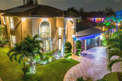 Villa ou maison à vendre à Coral Springs, Floride: 6 chambres, 304.72 m2 № 1942352 - photo 2