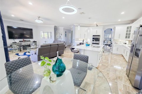 Villa ou maison à vendre à Coral Springs, Floride: 6 chambres, 304.72 m2 № 1942352 - photo 17