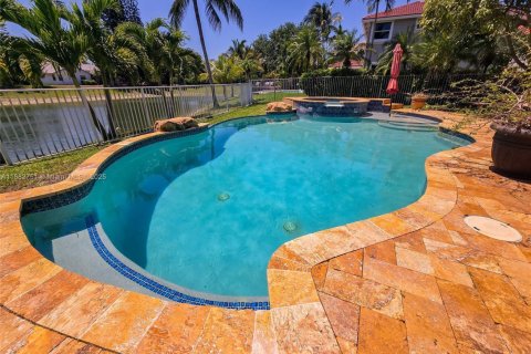 Villa ou maison à vendre à Coral Springs, Floride: 6 chambres, 304.72 m2 № 1942352 - photo 4