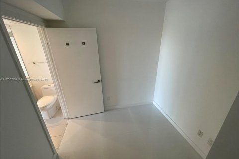 Купить кондоминиум в Майами, Флорида 1 спальня, 62.43м2, № 2053541 - фото 11