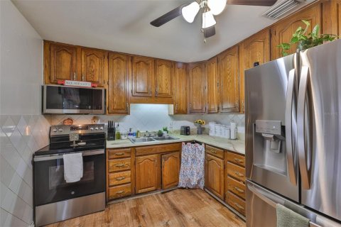House in Tampa, Florida 3 bedrooms, 80.27 sq.m. № 1893923 - photo 10