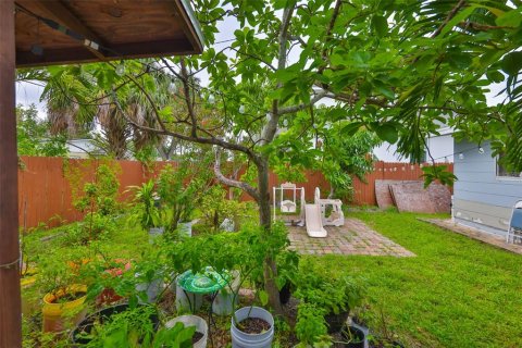 House in Tampa, Florida 3 bedrooms, 80.27 sq.m. № 1893923 - photo 29