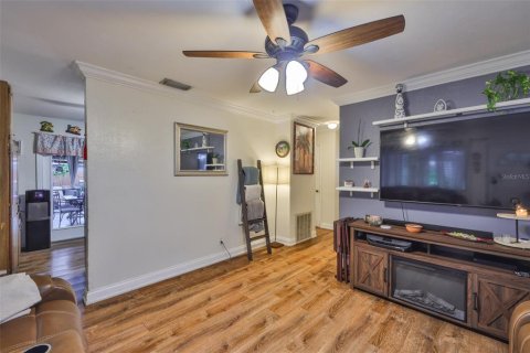 House in Tampa, Florida 3 bedrooms, 80.27 sq.m. № 1893923 - photo 7