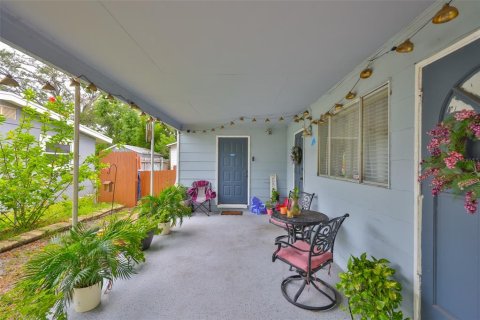 House in Tampa, Florida 3 bedrooms, 80.27 sq.m. № 1893923 - photo 3