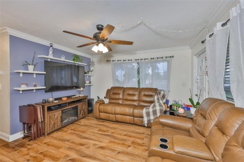 House in Tampa, Florida 3 bedrooms, 80.27 sq.m. № 1893923 - photo 6