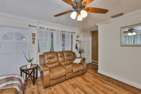 House in Tampa, Florida 3 bedrooms, 80.27 sq.m. № 1893923 - photo 4