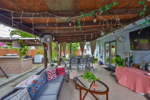 House in Tampa, Florida 3 bedrooms, 80.27 sq.m. № 1893923 - photo 25