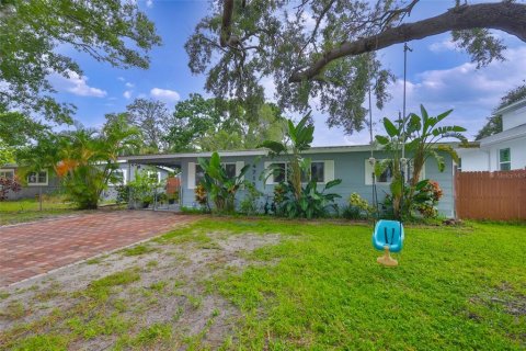House in Tampa, Florida 3 bedrooms, 80.27 sq.m. № 1893923 - photo 1
