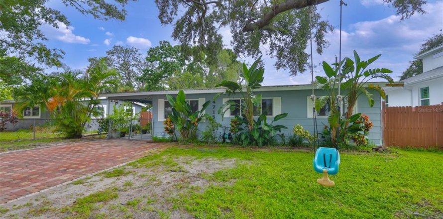 House in Tampa, Florida 3 bedrooms, 80.27 sq.m. № 1893923