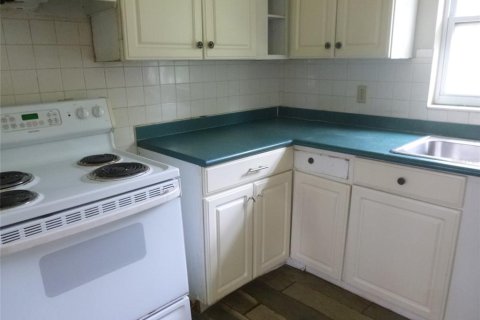 House in Frostproof, Florida 3 bedrooms, 92.53 sq.m. № 2239291 - photo 4