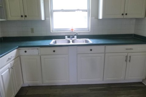 House in Frostproof, Florida 3 bedrooms, 92.53 sq.m. № 2239291 - photo 5