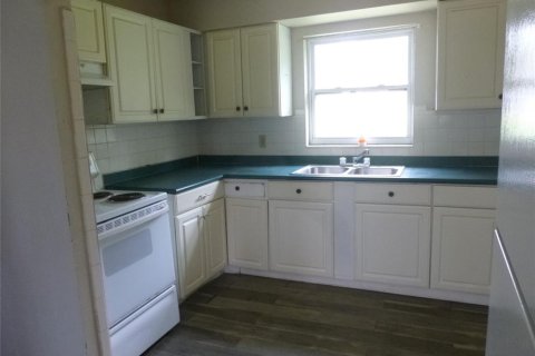 House in Frostproof, Florida 3 bedrooms, 92.53 sq.m. № 2239291 - photo 2