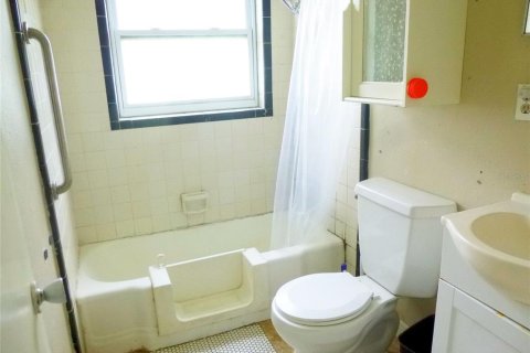 House in Frostproof, Florida 3 bedrooms, 92.53 sq.m. № 2239291 - photo 13