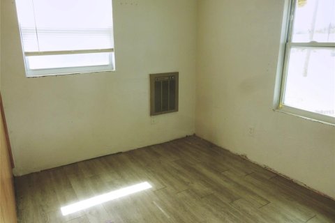 House in Frostproof, Florida 3 bedrooms, 92.53 sq.m. № 2239291 - photo 17