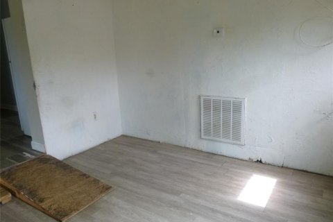 House in Frostproof, Florida 3 bedrooms, 92.53 sq.m. № 2239291 - photo 10