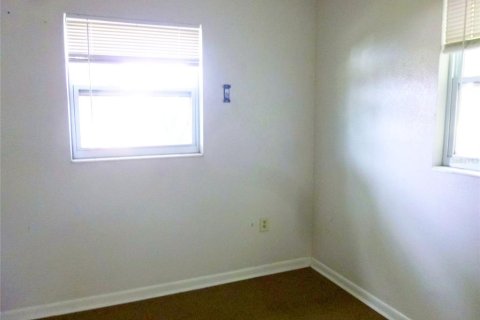 House in Frostproof, Florida 3 bedrooms, 92.53 sq.m. № 2239291 - photo 15