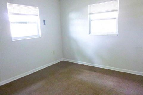 House in Frostproof, Florida 3 bedrooms, 92.53 sq.m. № 2239291 - photo 14
