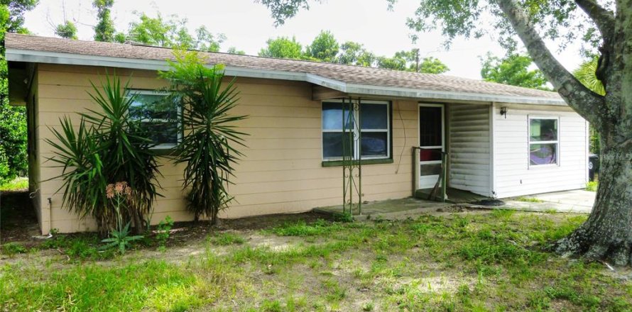 House in Frostproof, Florida 3 bedrooms, 92.53 sq.m. № 2239291