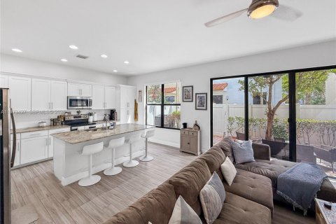 Adosado en venta en Pembroke Pines, Florida, 3 dormitorios, 162.49 m2 № 2033293 - foto 4