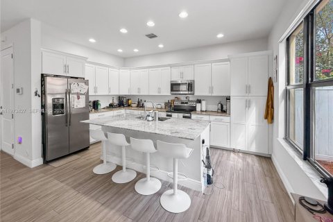 Adosado en venta en Pembroke Pines, Florida, 3 dormitorios, 162.49 m2 № 2033293 - foto 6