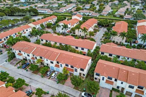 Adosado en venta en Pembroke Pines, Florida, 3 dormitorios, 162.49 m2 № 2033293 - foto 30