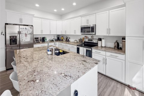 Adosado en venta en Pembroke Pines, Florida, 3 dormitorios, 162.49 m2 № 2033293 - foto 7