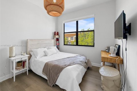 Adosado en venta en Pembroke Pines, Florida, 3 dormitorios, 162.49 m2 № 2033293 - foto 16