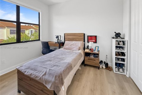 Adosado en venta en Pembroke Pines, Florida, 3 dormitorios, 162.49 m2 № 2033293 - foto 18