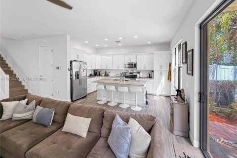 Adosado en venta en Pembroke Pines, Florida, 3 dormitorios, 162.49 m2 № 2033293 - foto 5