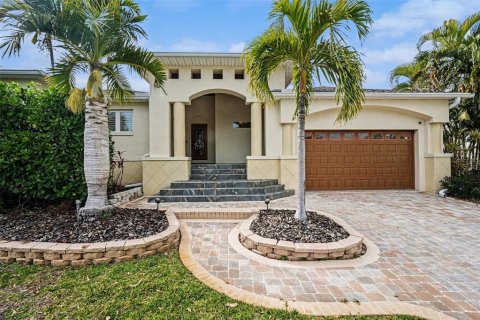 Villa ou maison à vendre à Tierra Verde, Floride: 3 chambres, 270.25 m2 № 2206222 - photo 2