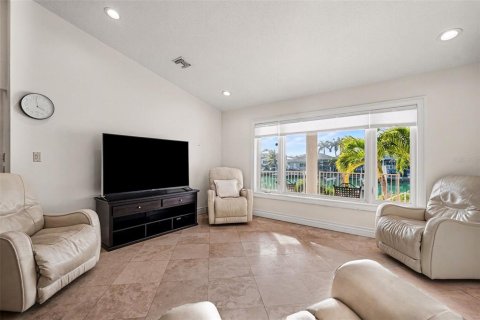 Villa ou maison à vendre à Tierra Verde, Floride: 3 chambres, 270.25 m2 № 2206222 - photo 9