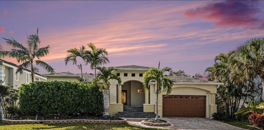 Villa ou maison à Tierra Verde, Floride 3 chambres, 270.25 m2 № 2206222