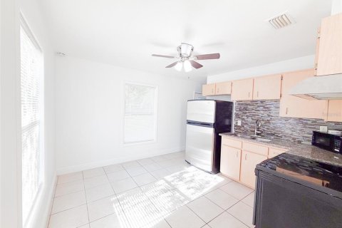 House in Lakeland, Florida 3 bedrooms, 81.29 sq.m. № 2202491 - photo 8