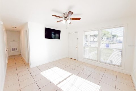 House in Lakeland, Florida 3 bedrooms, 81.29 sq.m. № 2202491 - photo 12