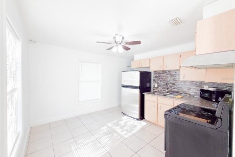 House in Lakeland, Florida 3 bedrooms, 81.29 sq.m. № 2202491 - photo 10