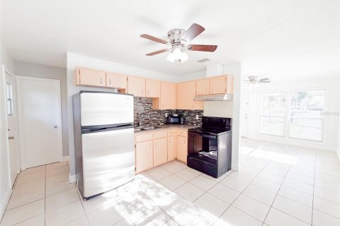 House in Lakeland, Florida 3 bedrooms, 81.29 sq.m. № 2202491 - photo 7