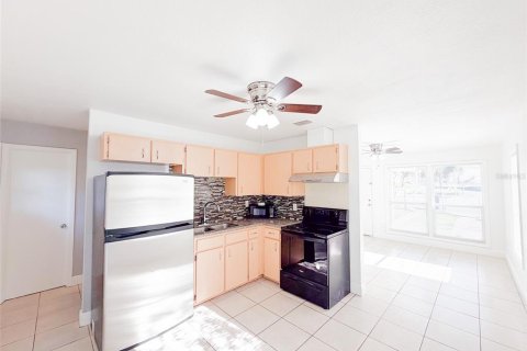 House in Lakeland, Florida 3 bedrooms, 81.29 sq.m. № 2202491 - photo 5