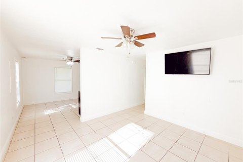 House in Lakeland, Florida 3 bedrooms, 81.29 sq.m. № 2202491 - photo 3