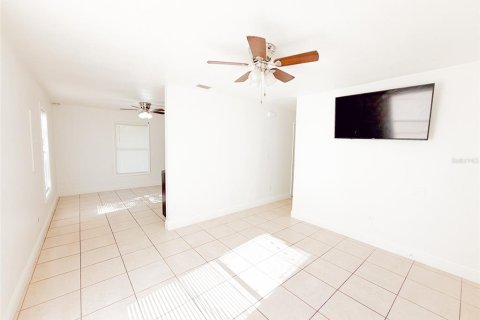 House in Lakeland, Florida 3 bedrooms, 81.29 sq.m. № 2202491 - photo 4