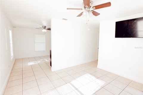 House in Lakeland, Florida 3 bedrooms, 81.29 sq.m. № 2202491 - photo 11