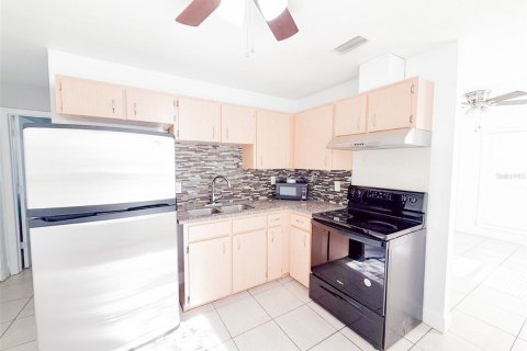 House in Lakeland, Florida 3 bedrooms, 81.29 sq.m. № 2202491 - photo 9