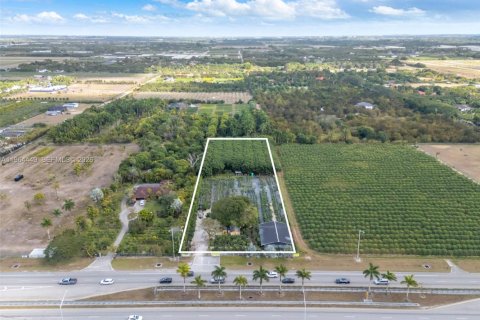Land in Miami, Florida № 2081114