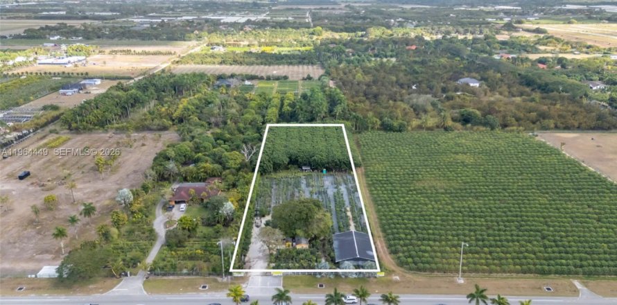 Land in Miami, Florida № 2081114