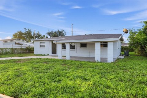 Villa ou maison à vendre à Tampa, Floride: 3 chambres, 111.58 m2 № 2437153 - photo 2