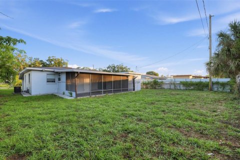 Villa ou maison à vendre à Tampa, Floride: 3 chambres, 111.58 m2 № 2437153 - photo 28