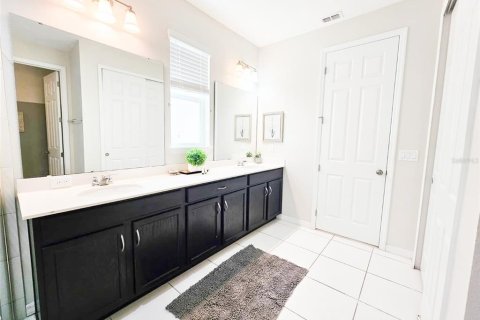 Casa en venta en Kissimmee, Florida, 6 dormitorios, 277.5 m2 № 1917614 - foto 17