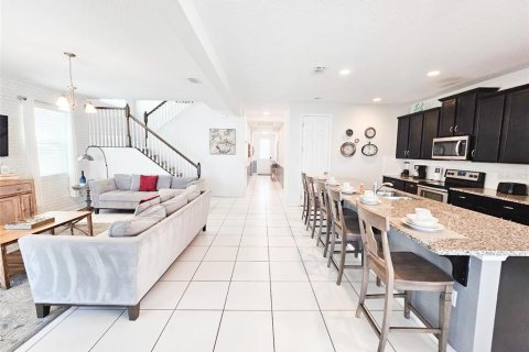 Casa en venta en Kissimmee, Florida, 6 dormitorios, 277.5 m2 № 1917614 - foto 11